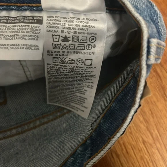 Levi's 501 Shorts - Picture 5 of 7